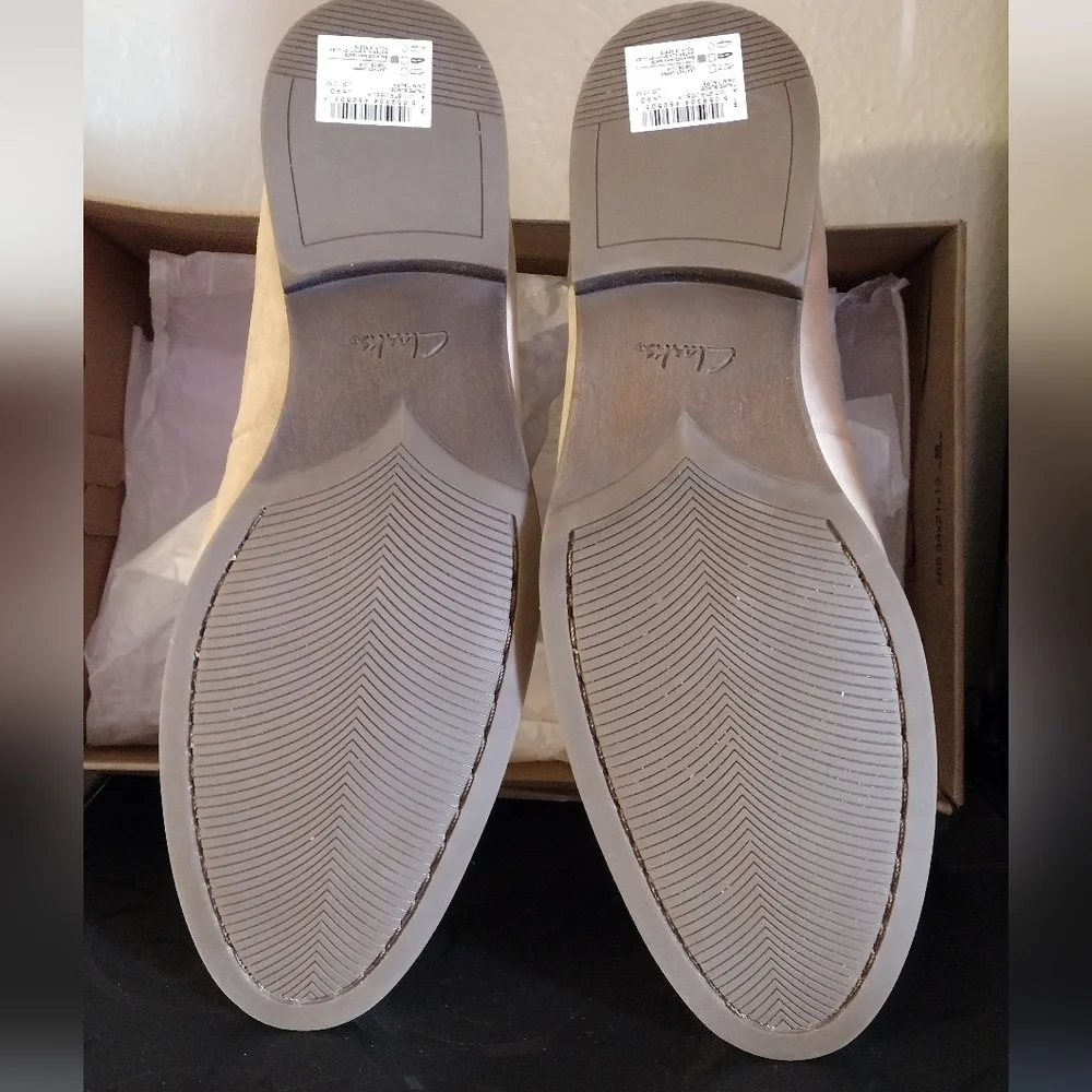 NIB MEN'S CLARKS TAUPE LOAFERS - Picture 12 of 12